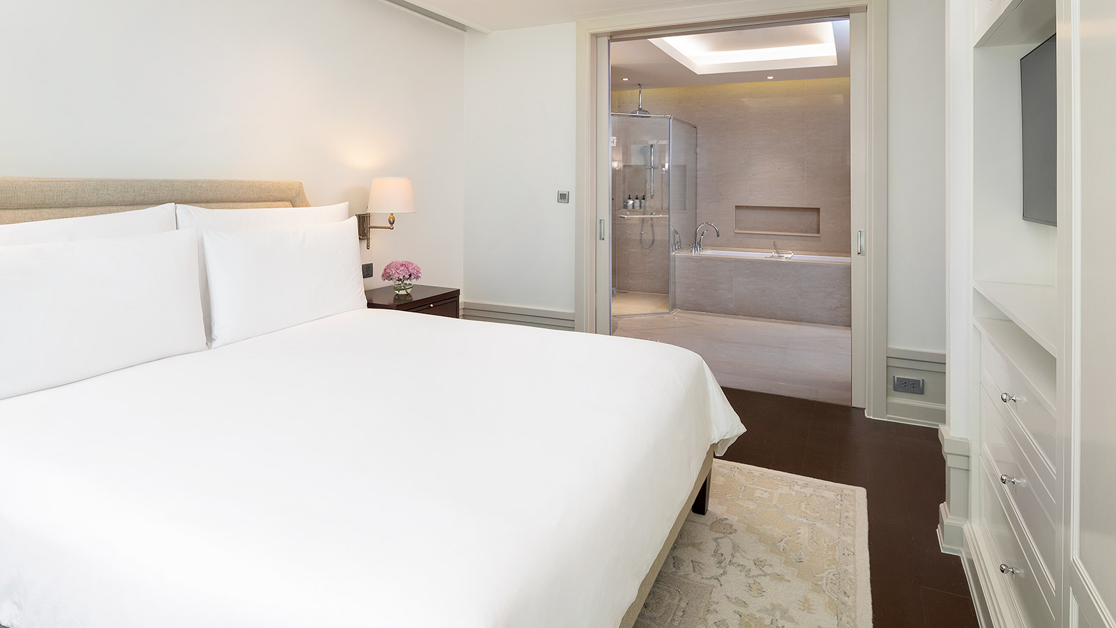 One Bedroom Corner Prestige Club